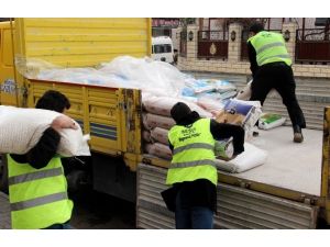 Sınırdaki Türkmenlere 10 Ton Gıda Yardımı