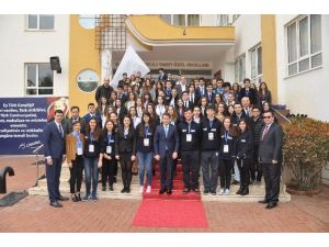 Gençler Türkiye Ve Dünya Sorunlarını GKV’de Masaya Yatırıyor