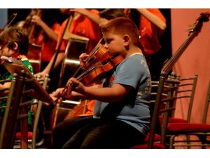 ’İki Elin Sesi Var Çocuk Senfoni Orkestrası’ 1 Yaşında