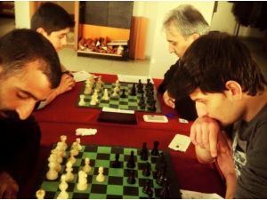Hınıs’ta Satranç Turnuvası Heyecanı