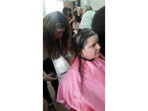 Görme Engelli Kadınlara Ücretsiz Saç Ve Cilt Bakım Hizmeti
