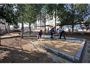 Kozan'da okul bahçeleri renkleniyor