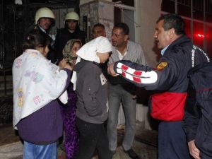 Yangında Mahsur Kalan Suriyelileri İtfaiye Kurtardı
