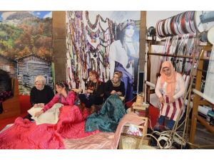 Karadenizli Kadınlar El Sanatlarını Sergilediler