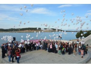 80 Kadın “Umut” Balonlarını Gökyüzüne Bıraktılar