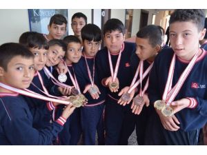 Köyceğiz’li Genç Güreşçilerden 14 Altın Madalya