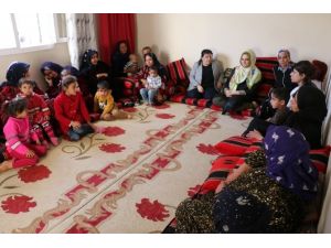 Başkan Ayhan, Mahalleleri Ziyaret Edip Kadınlarla Sohbet Etti