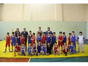 Oltu Gençlik Spor Güreşçileri Türkiye Şampiyonasına Hazırlanıyor