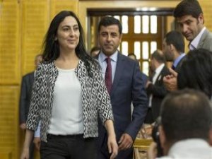 HDP'li Vekillerin Fezlekeleri Meclis'te