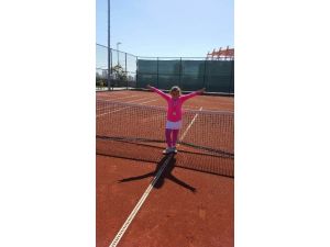 Seyhan Belediyespor’un Minik Tenisçisi Şampiyon Oldu