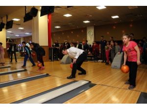 Merkezefendi Belediye Başkanı Subaşıoğlu Çocuklarla Bowling Oynadı
