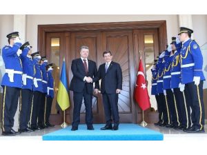 Başbakan Davutoğlu, Ukrayna Devlet Başkanı Poroşenko İle Biraraya Geldi