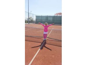 Seyhan Belediyespor’un minik tenisçisi şampiyon oldu