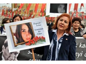 Aydın’da CHP’li Kadınlardan Sessiz Oturma Eylemi