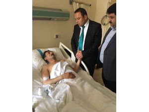 AK Parti Yönetimi Kazada Yaralanan Belediye Başkanı Atak’ı Ziyaret Etti
