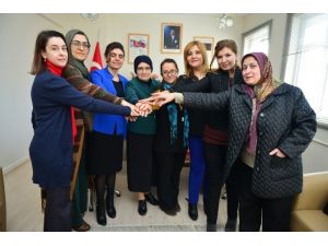 Kadınlara Yardım İçin El Birliği Yapıyorlar