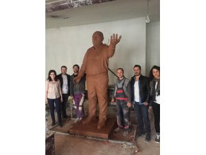 Sanatçı Musa Eroğlu’nun heykeli dikilecek