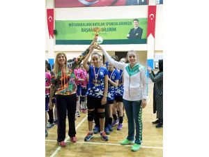 Hentbolde Bursa birincisi Mudanya Çilingiroğlu Ortaokulu oldu