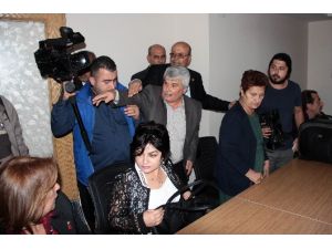 CHP’nin Basın Toplantısında Partili Krizi