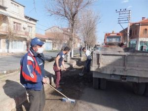 Acıgöl Belediyesi İnallı Köyünde Temizlik Çalışmaları Yaptı