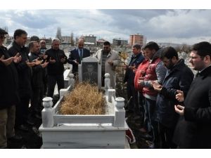 Gazeteci Öner Daşdelen Mezarı Başında Anıldı
