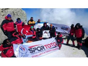 Muşlu Dağcı İran Demavent Dağı Tırmanışına Katıldı