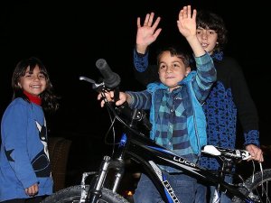 Esnafın darbettiği çocuğa Cumhurbaşkanı Erdoğan'dan hediye