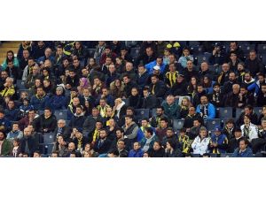 Fenerbahçe Maçında Taraftarlar Teröre Tepki Gösterdi