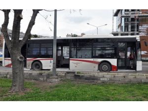 İzmir’de Otobüste Bomba Paniği