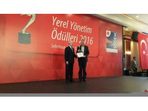 Başkan Karalar, Kılıçdaroğlu’ndan ‘Başarı Ödülü’ Aldı