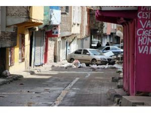 Yasaklı Mahallede Çatışmalar Şiddetlendi: 3’ü Polis 6 Yaralı