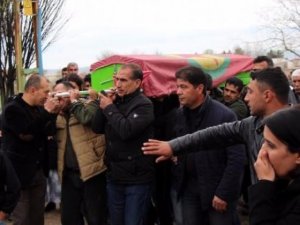 PKK'lı teröristin cenazesinde 2 HDP'li vekil