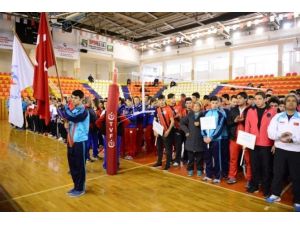Tokat’ta Okullarası Gençler Voleybol Grup Müsabakaları
