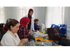 Burhaniye’de Kadın Kursiyerler Sergiye Hazırlanıyor