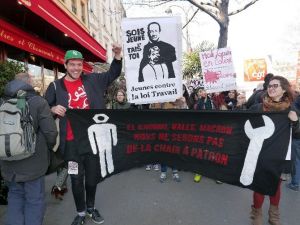 Fransa’da Memurlar Hükümeti Protesto Etti