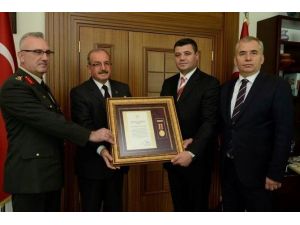 Denizli’de 2 Gaziye Ve Bir Şehit Yakınına Devlet Övünç Madalyası Verildi