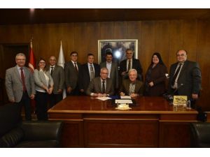 Nevvar Salih İşgören Vakfı’ndan 100 Öğrenciye Burs