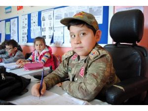 Murat Okusun Diye Okulda Nöbet Tutuyor