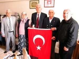 Efeler AK Parti, Türkiye’nin İlk Öğretmen Şehidinin Ailesini Ziyaret Etti