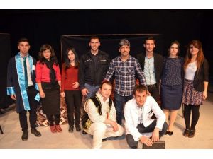 Bitlis’te "Kart Horoz" Oyunu Sahnelendi