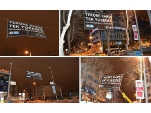 Beşiktaş Teröre Karşı Bayraklarla Ve Pankartlarla Donatıldı