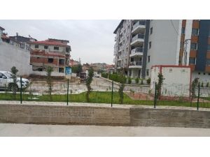 Alaşehir Belediyesi’nden Su Kanalları Çevresine Dekoratif Çit