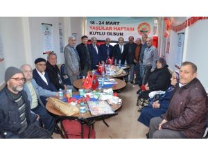 Başkan Gümrükçüoğlu Emekliler Derneği Üyeleriyle Bir Araya Geldi