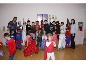 Atatürk İlkokulu Ana Sınıfında İlk Kez Kostüm Partisi Düzenlendi