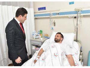 Başkan Hazinedar Saldırıda Yaralananları Ziyaret Etti