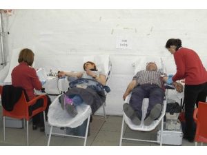 Kızılay Çadırında Kan Bağışı Kampanyası