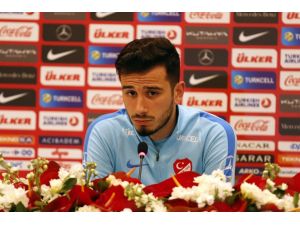 Oğuzhan Özyakup: Hem Milli Takım'da hem de Beşiktaş’ta elimden geleni yapıyorum