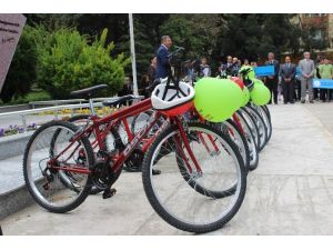 Salihli’de Sağlıklı Yaşam İçin Bisiklet Dağıtıldı