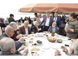 AK Parti’den Yaşlılara Kahvaltı