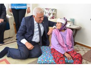 Muğla Büyükşehir Belediye Başkanı Gürün’den, yaşlılara ziyaret